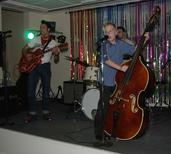 HoundogsApril05-06