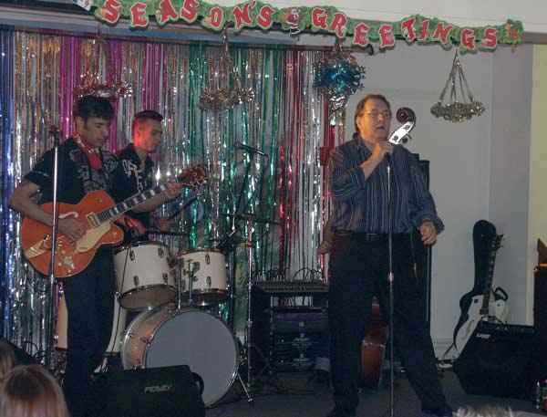 HoundogsNewYear0607-w04