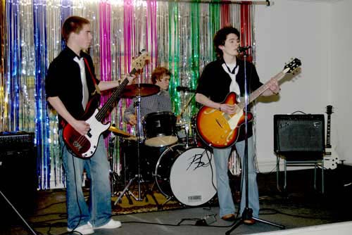 LIVESMar06-02