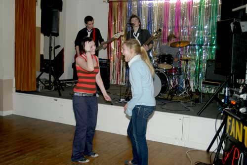 LIVESMar06-04