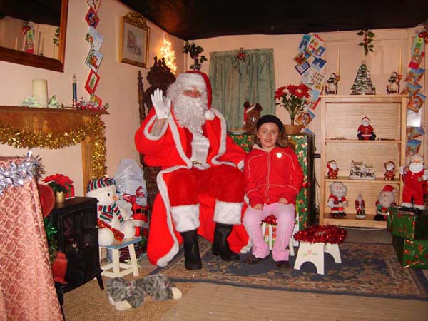SantaHogRoast2006-11