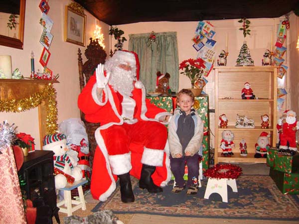 SantaHogRoast2006-12