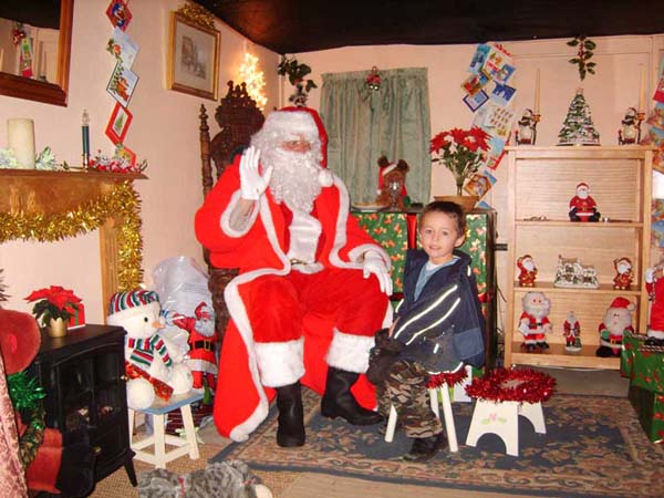 SantaHogRoast2006-13