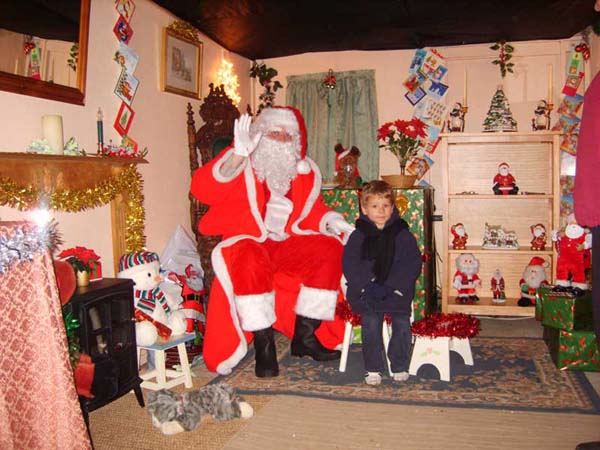 SantaHogRoast2006-14