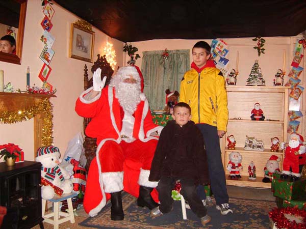 SantaHogRoast2006-18