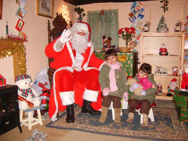 SantaHogRoast2006-23