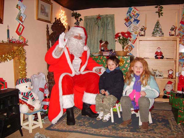 SantaHogRoast2006-25