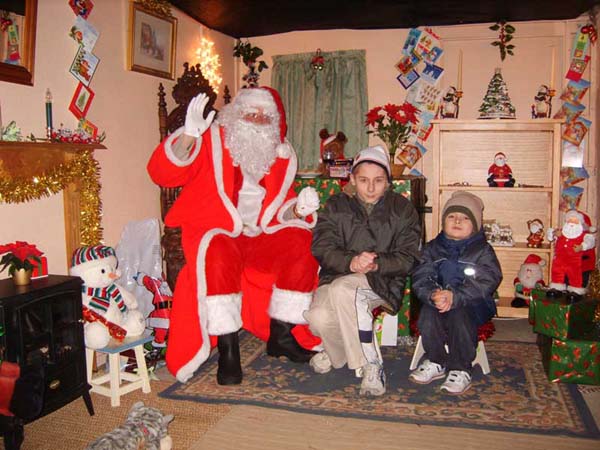 SantaHogRoast2006-26